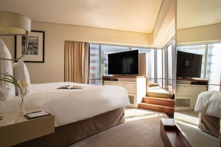Jumeirah Emirates Towers - 98