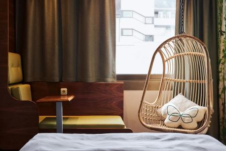 Cocoon Stachus - 46