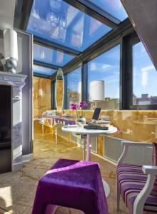 Aria Budapest by Library Collection - 61