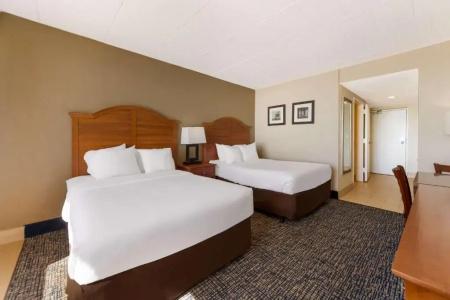 Comfort Inn South Oceanfront - 18