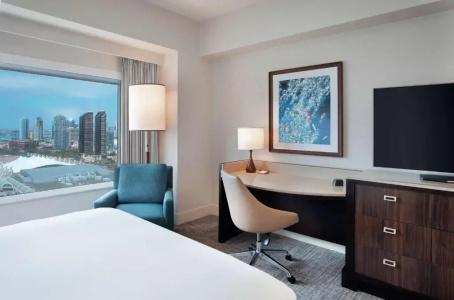 Hilton San Diego Bayfront - 3