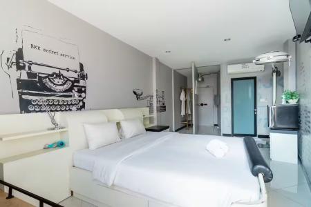 Secret Service Bed and Breakfast - 54