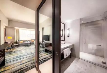 Hilton - 57