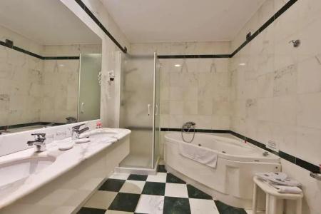 Best Western Grand Guinigi - 46