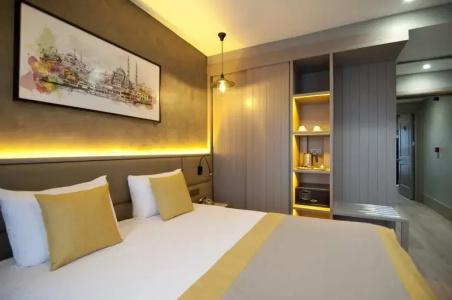 Seraglio & Suites - 99