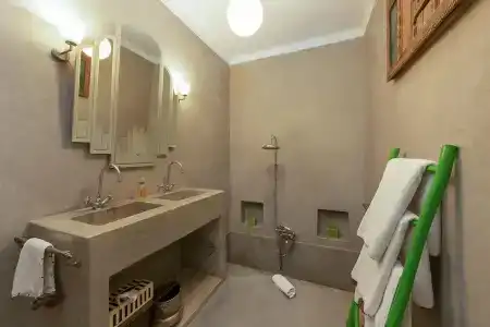 Riad Le j - 25