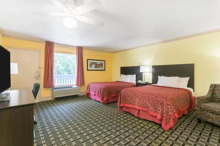 Days Inn by Wyndham Savannah Airport - 23