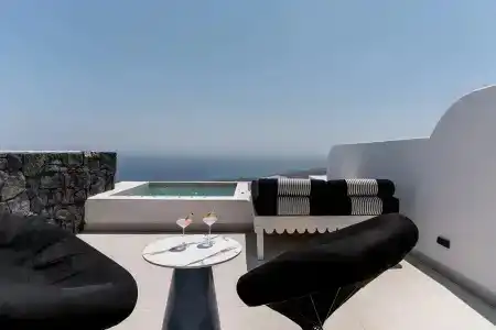 Cresanto Luxury Suites - 107