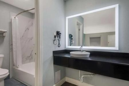 SureStay by Best Western San Antonio Riverwalk - 17