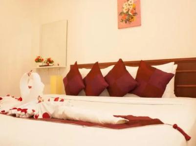 Bangtao Varee Beach - 11