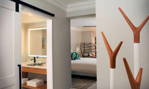 Pelican Grand Beach Resort, a Noble House Resort - 38