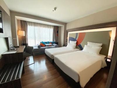 Novotel Bangkok Impact - 8