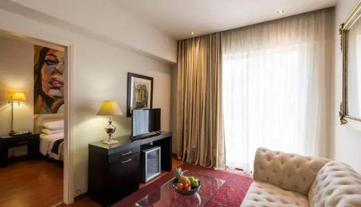 Best Western Plus Embassy - 72