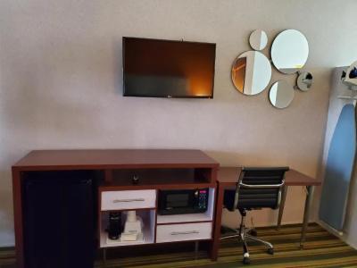 Howard Johnson by Wyndham Phoenix Airport/Downtown Area - 19