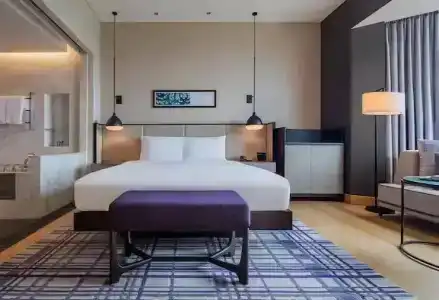 Hilton - 28