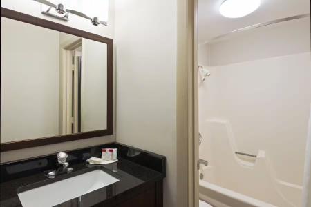 Ramada by Wyndham Boston - 20