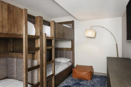 Deltas by Marriott Virginia Beach Bayfront Suites - 4