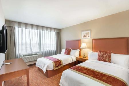 Ramada by Wyndham Flushing - 18
