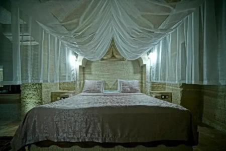 Holiday Cave - 124