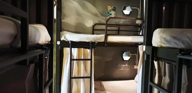 Beehive Phuket Old Town Hostel - 4