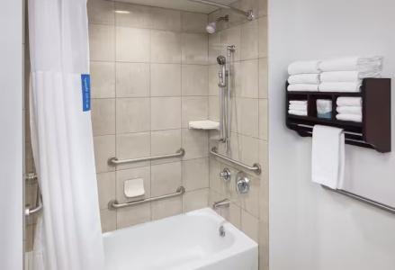 Hampton Inn & Suites-Bricktown - 38