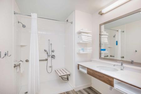 Hampton Inn & Suites Beach-Beachfront - 73