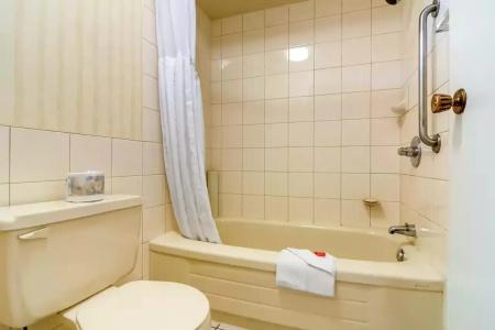Econo Inn & Suites - - 38