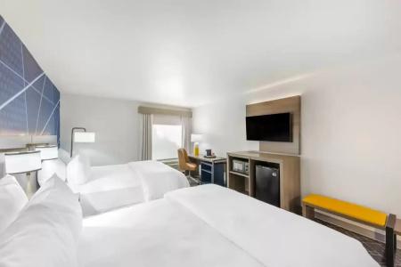 Hampton Inn - 4