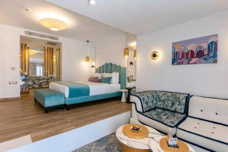 Cresanto Luxury Suites - 48