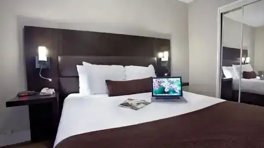 Town Inn Suites - 69