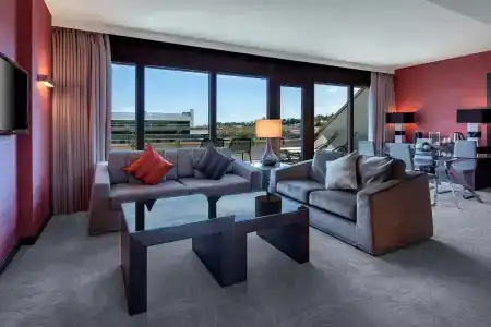 Hilton Geneva and Conference Centre - 6