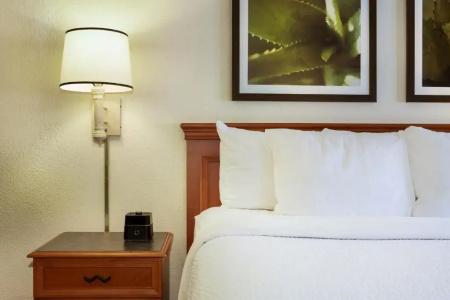 La Quinta Inn by Wyndham Austin Oltorf - 16