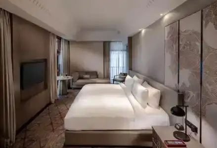 DoubleTree by Hilton Lakeside - 82