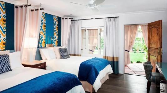 Triada, Autograph Collection - 51