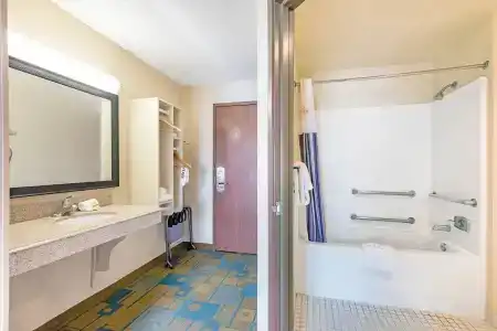 La Quinta By Wyndham East - 31