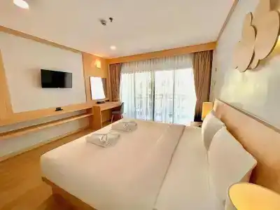 Amata Patong - 10