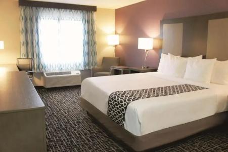 La Quinta by Wyndham Airport - 54