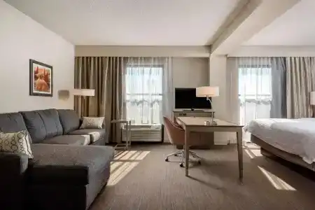 Hampton Inn West - 42