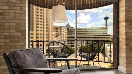 Riverwalk Plaza - 91