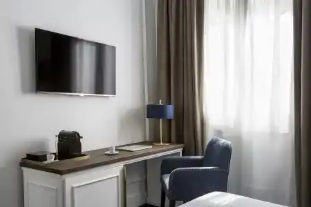 Midmost by Majestic Hotel Group - 12