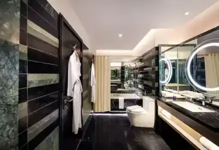 DoubleTree by Hilton Lakeside - 69