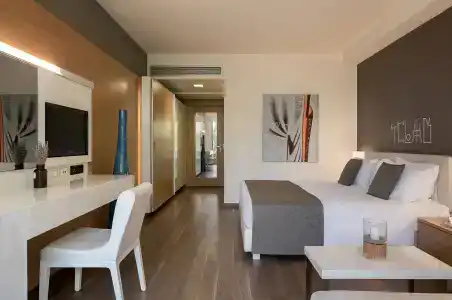 Avra Imperial - 34