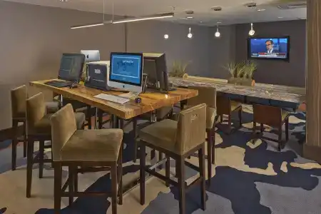Hilton North Hills - 18
