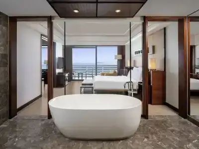 Pullman Oceanview Sanya Bay Resort & Spa - 62