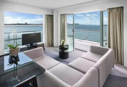 Hilton - 50