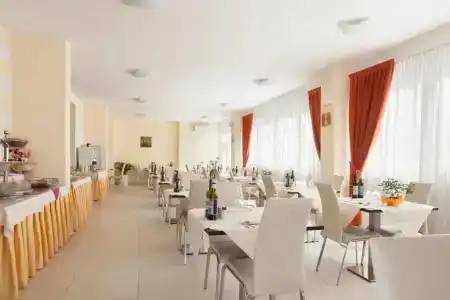 Bella Lazise - 10