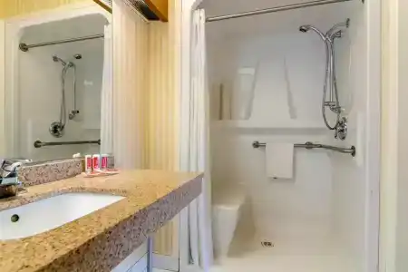 Econo Inn & Suites - - 61