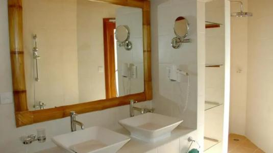 Thulhagiri Island Resort & Spa - 12