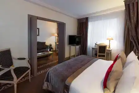 Royal Manotel - 107