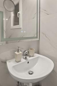 Athens Warehouse Boutique & Suites - 18